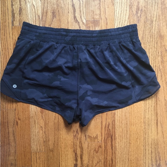 Lululemon Hotty Hot Short II Size 14 Camo - Picture 3 of 4